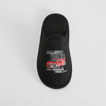 Zapatilla de casa negra con diseño de coche OLYNE