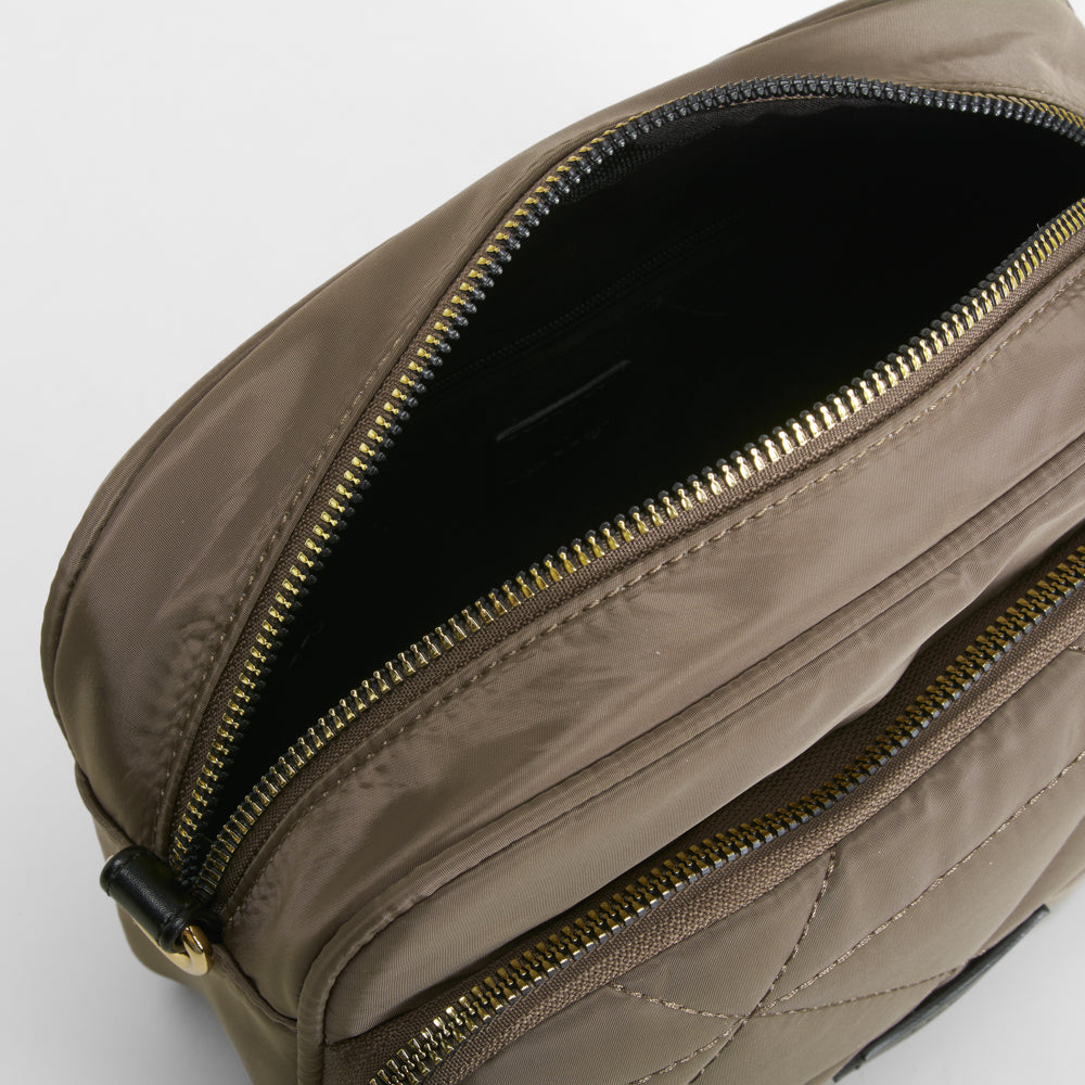 Bolso bandolera acolchado cruzado marrón NYC