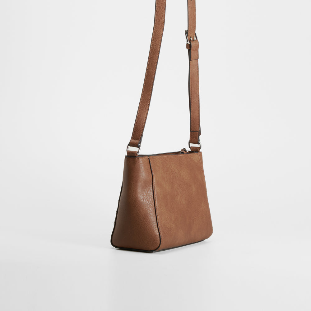 Bolso marrón tachuelas PICCOLA PIU