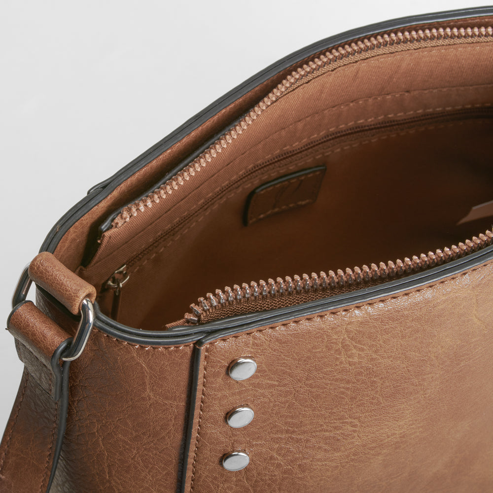 Bolso marrón tachuelas PICCOLA PIU