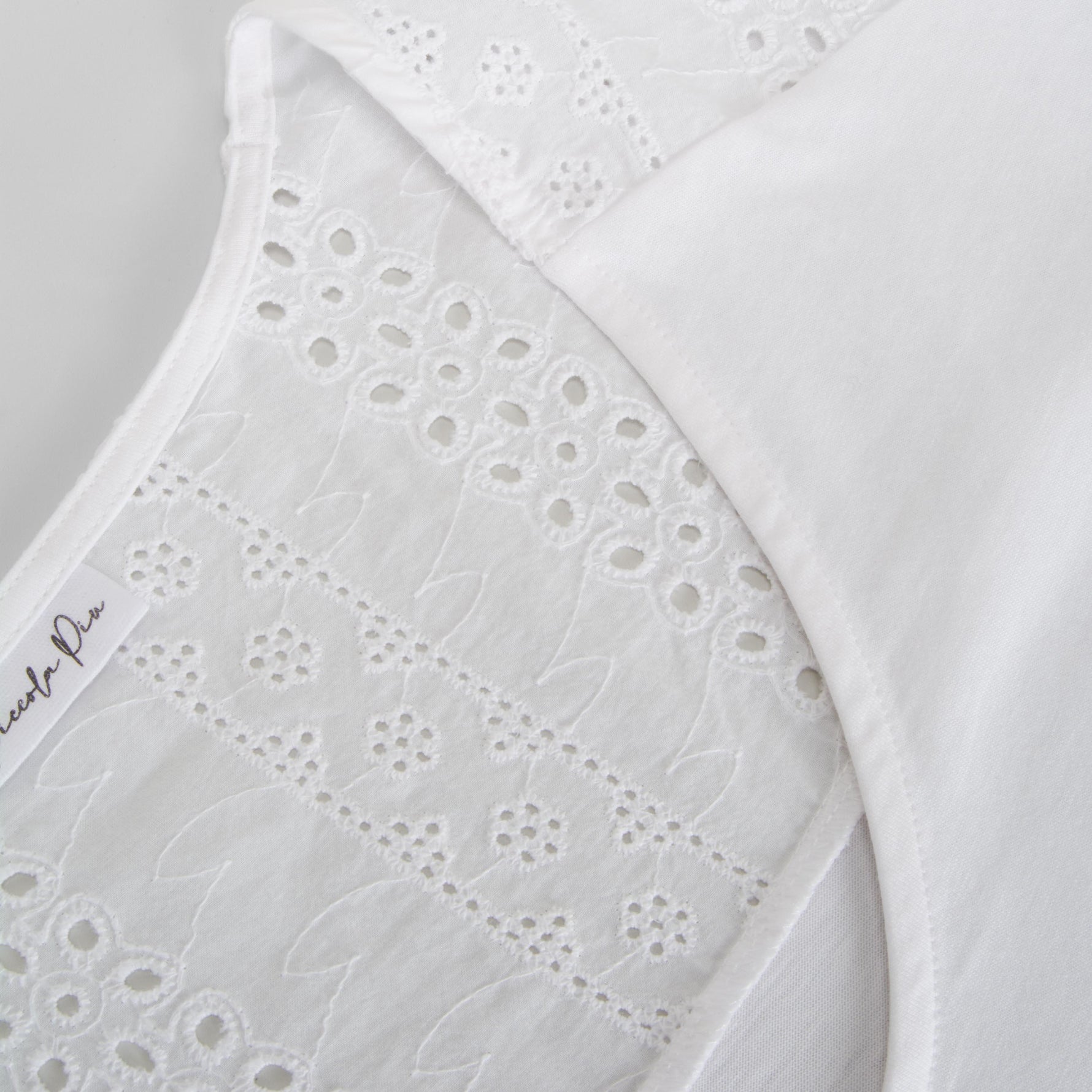 Blusa escote en v manga corta blanca PICCOLA PIU