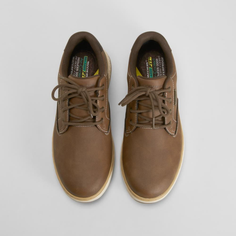 Zapato waterproof relaxed fit marrón SKECHERS