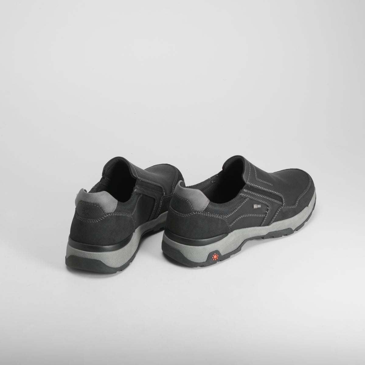 Zapatilla casual slip on negra RELIFE
