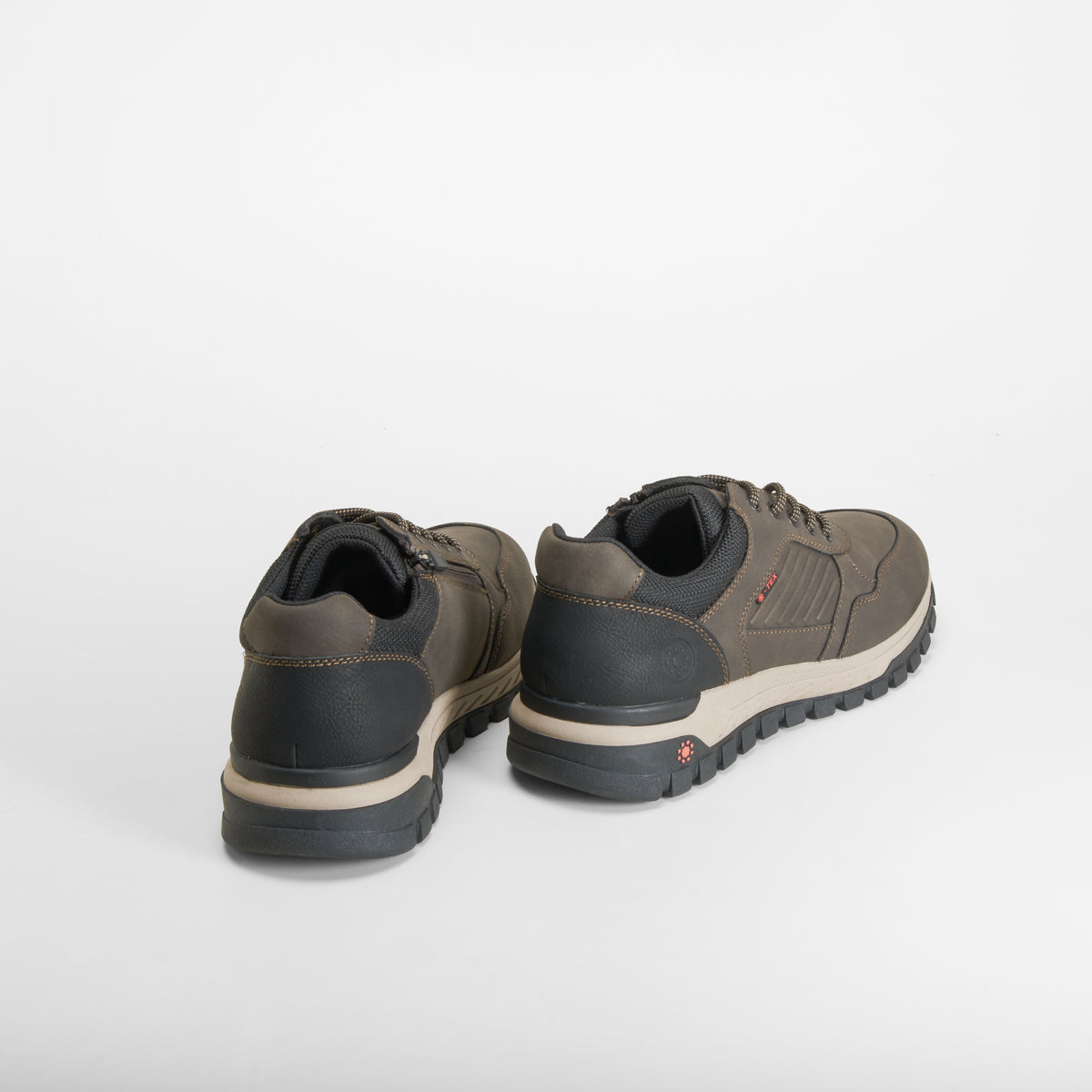 Zapatilla casual water repellent marrón RELIFE