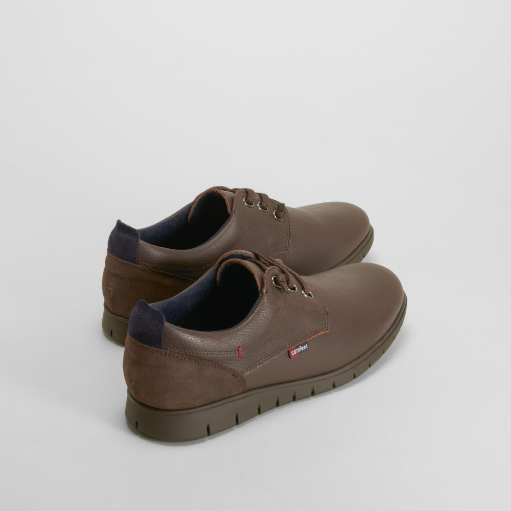 Zapato cordones elásticos piel marrón COMFEET