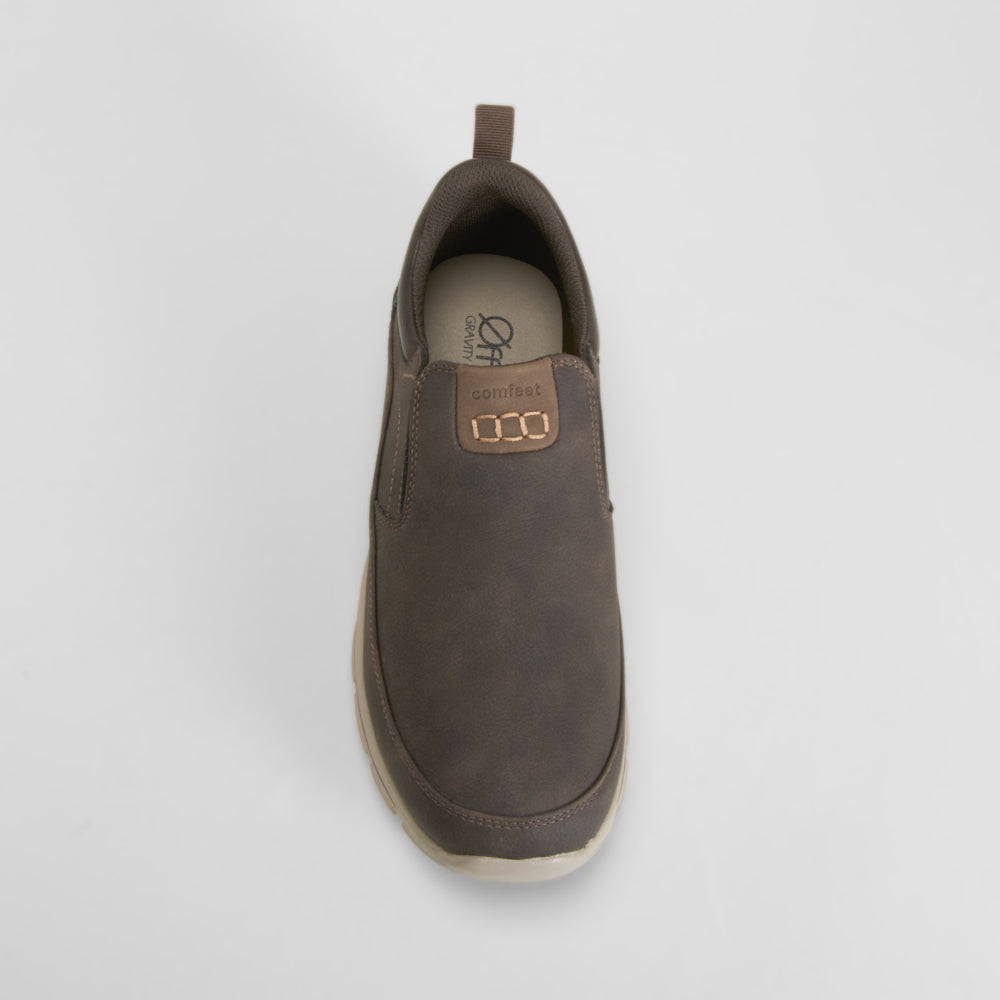 Zapato casual slip on en marrón COMFEET