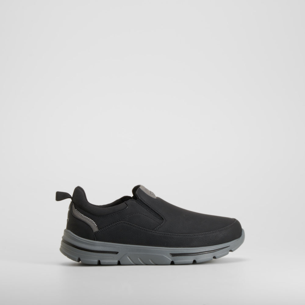 Zapato casual slip on negra COMFEET