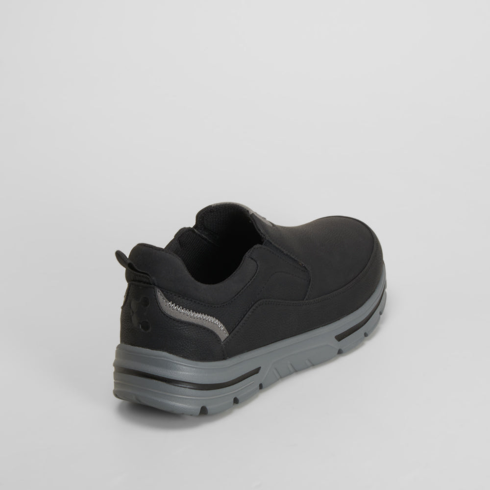 Zapato casual slip on negra COMFEET