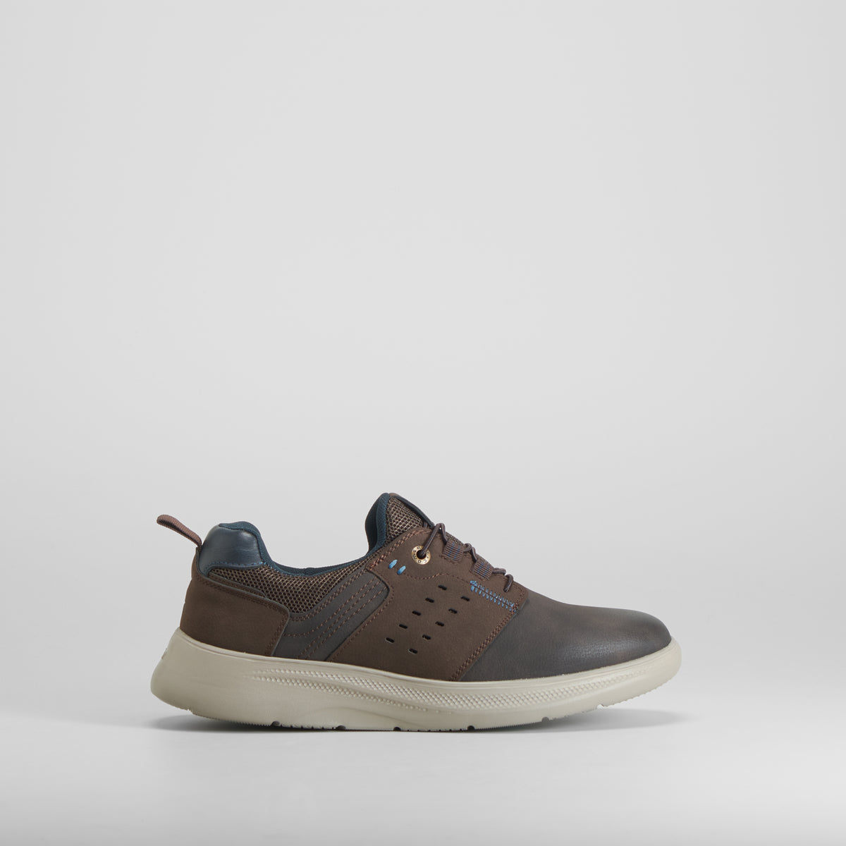 Blucher bungees Off Gravity Arin marrón COMFEET