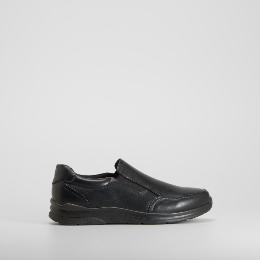 Zapato elegante negro tipo mocasín COMFEET
