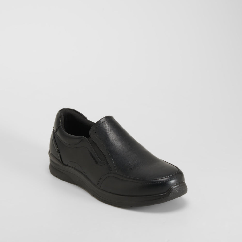 Zapato elegante negro tipo mocasín COMFEET