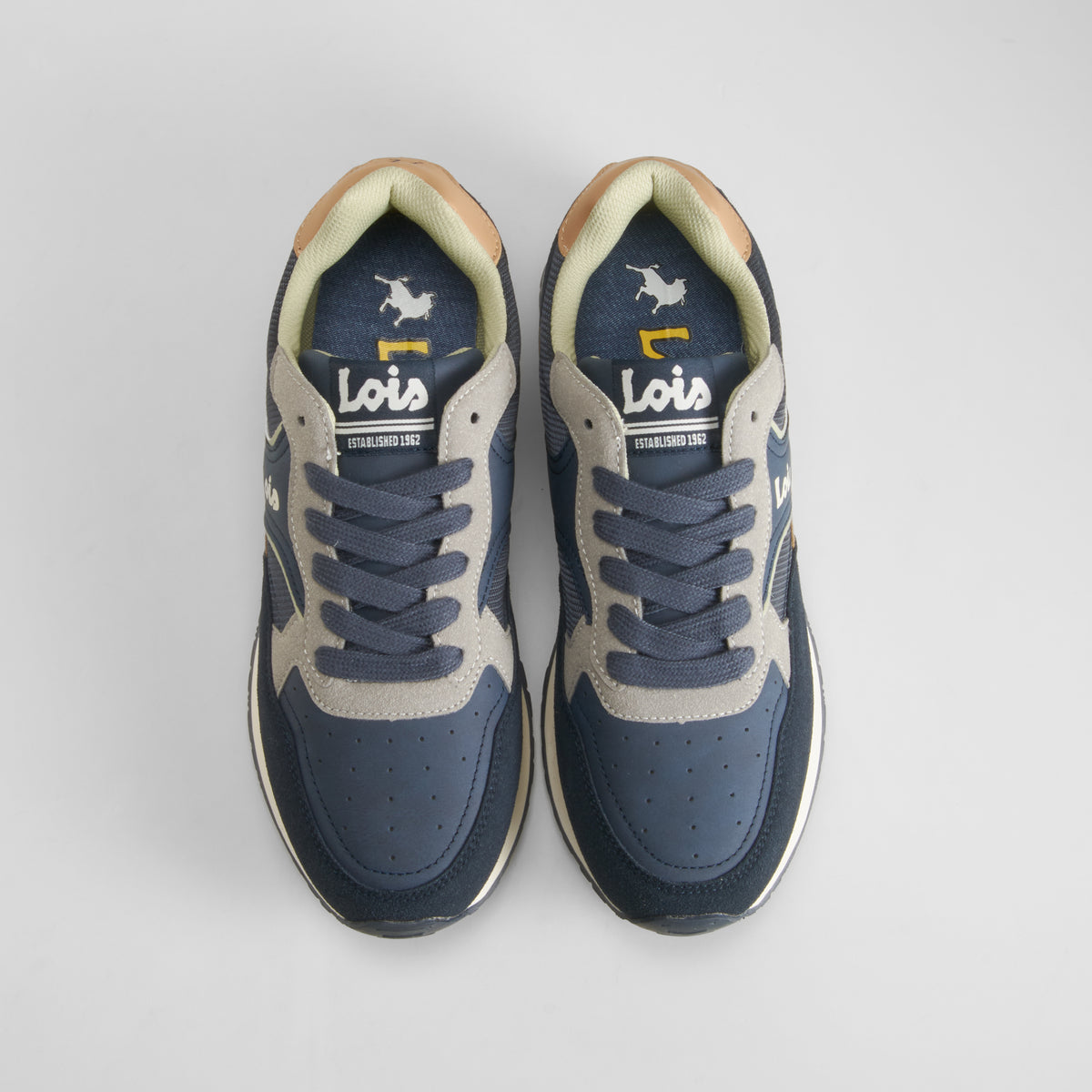 Zapatilla deportiva azul marino suela blanca LOIS