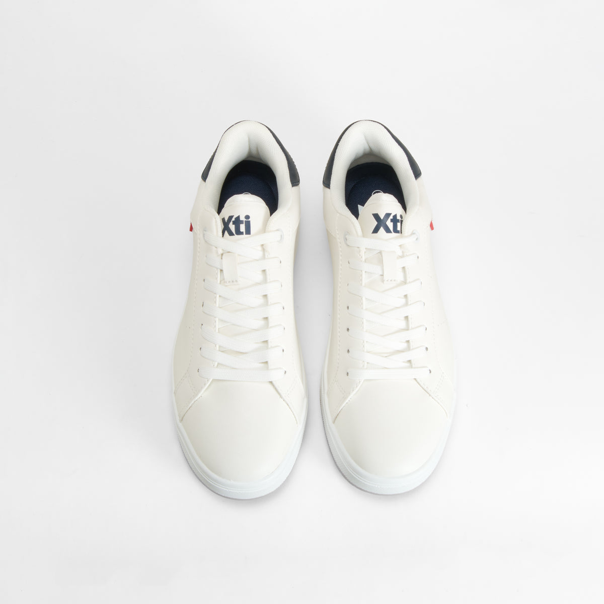 Zapatilla deportiva basic blanca XTI