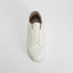 Zapatilla blanca casual con suela clara NYC