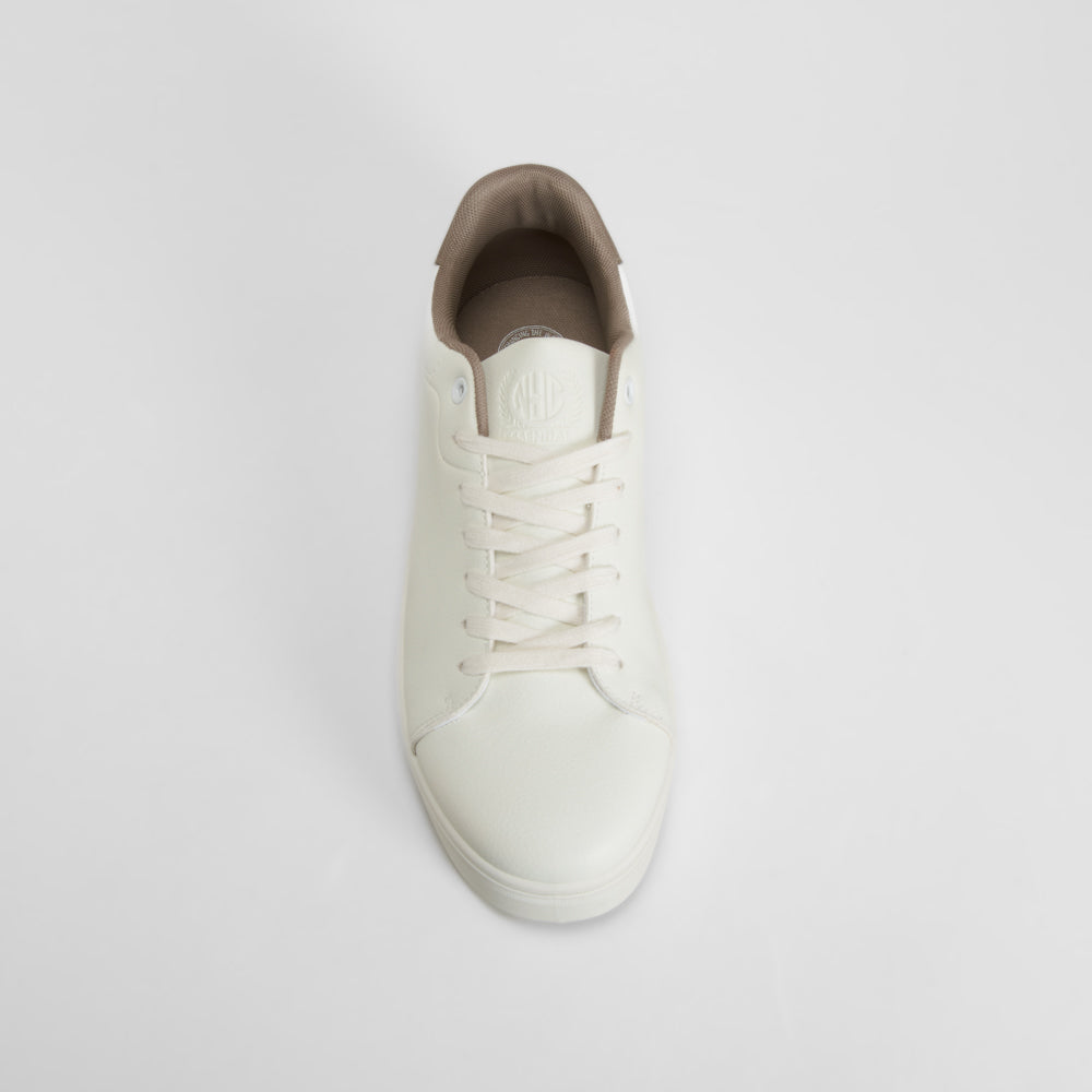 Zapatilla blanca casual con suela clara NYC