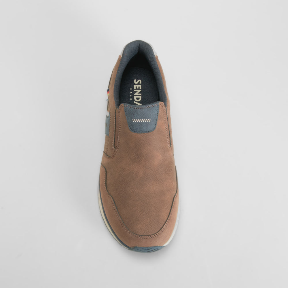 Zapatilla slip on runner marrón SENDA ROAD