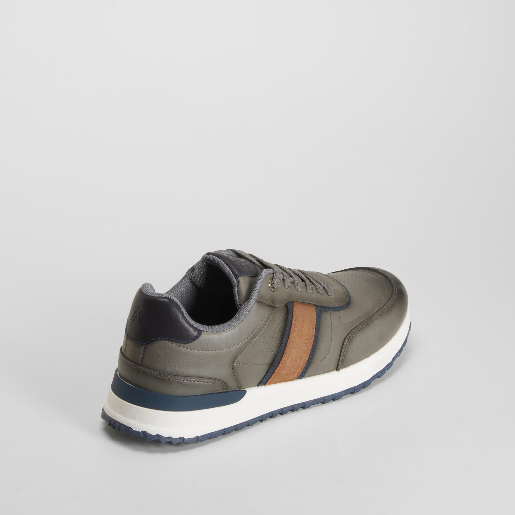 Zapatilla deportiva retro jogger gris SENDA ROAD