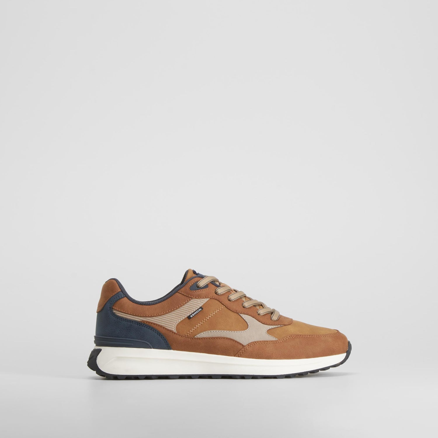 Zapatilla casual retro runner marrón SENDA ROAD