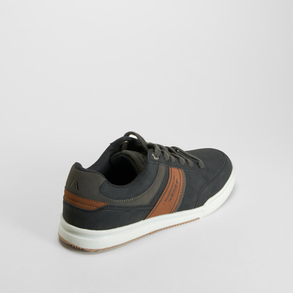Zapatilla urbana negra SENDA ROAD