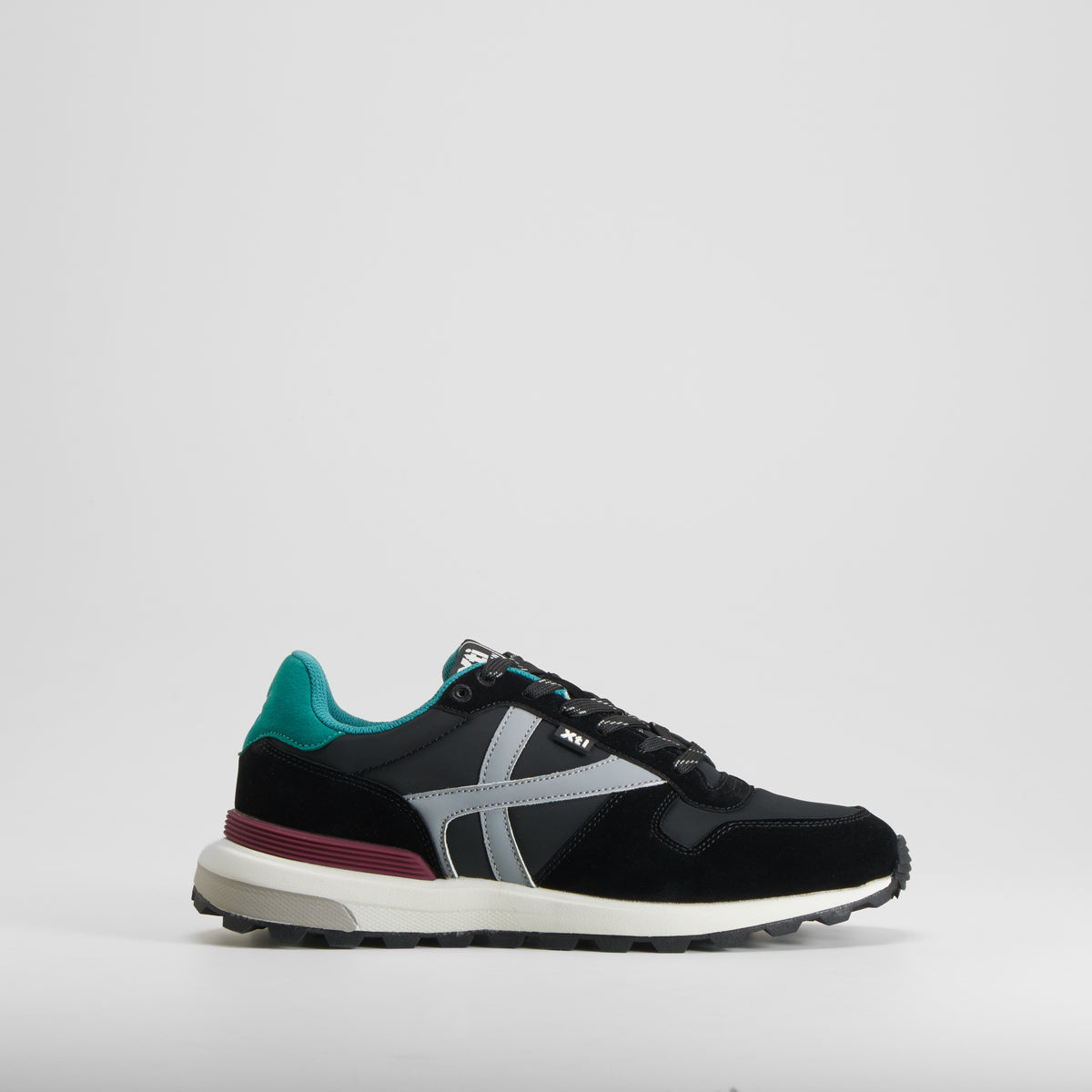 Zapatilla retro jogging cruz negro XTI