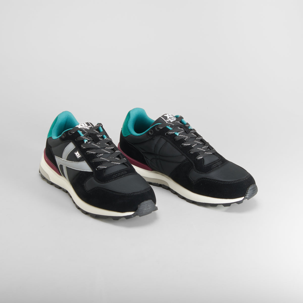 Zapatilla retro jogging cruz negro XTI
