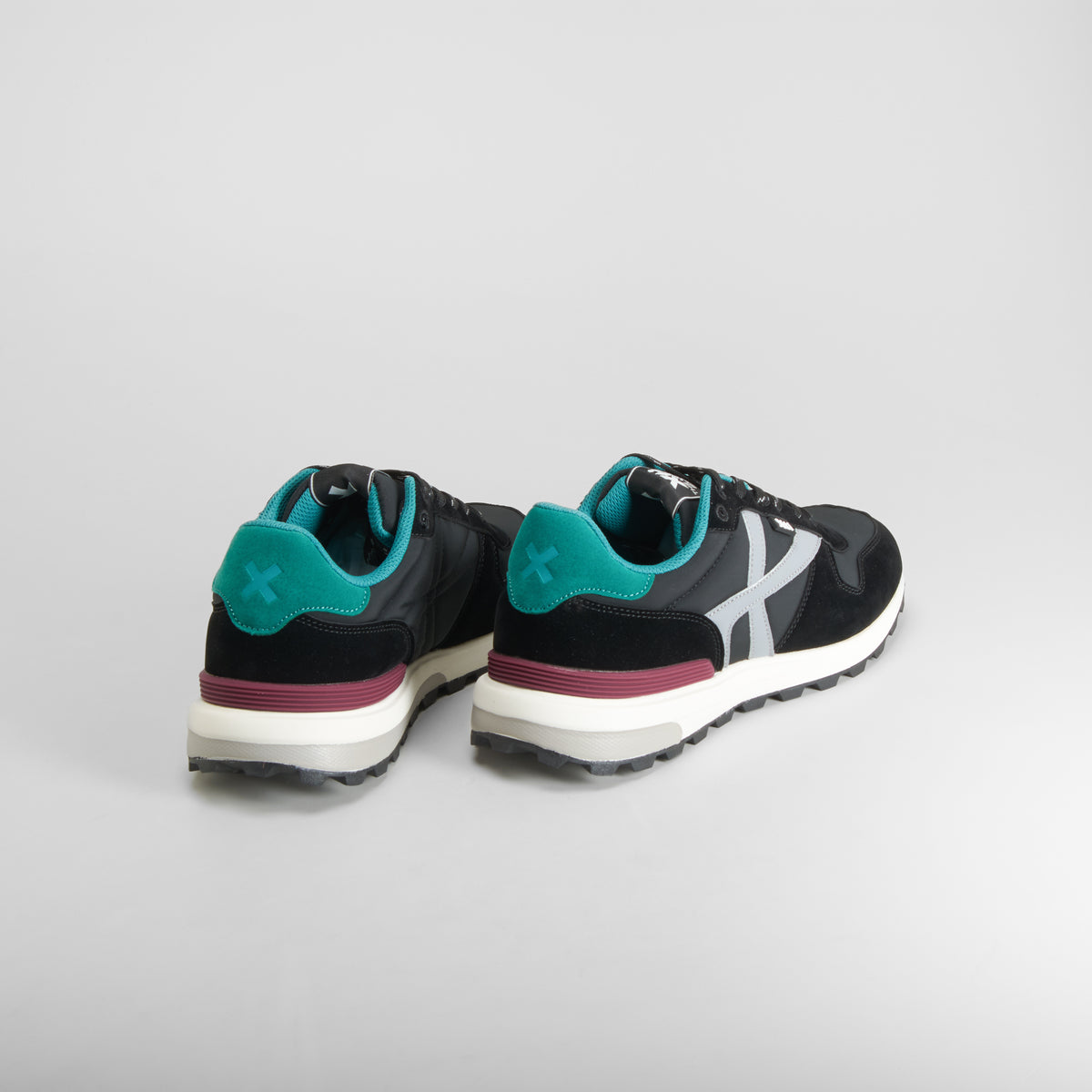 Zapatilla retro jogging cruz negro XTI