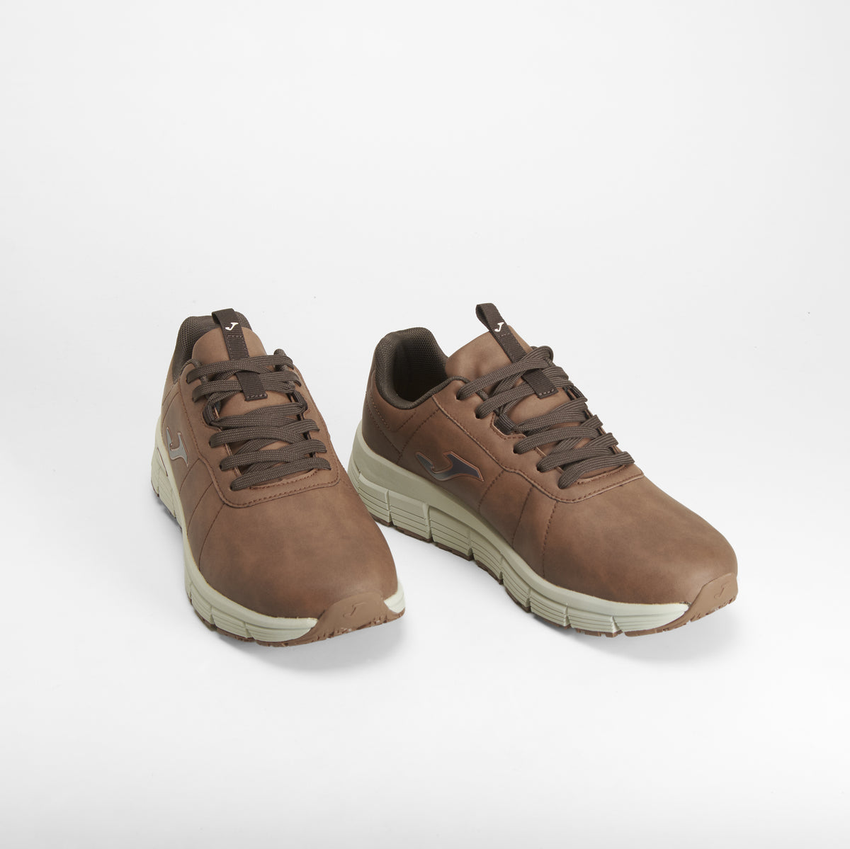 Zapatilla deportiva daily 2624 marrón JOMA