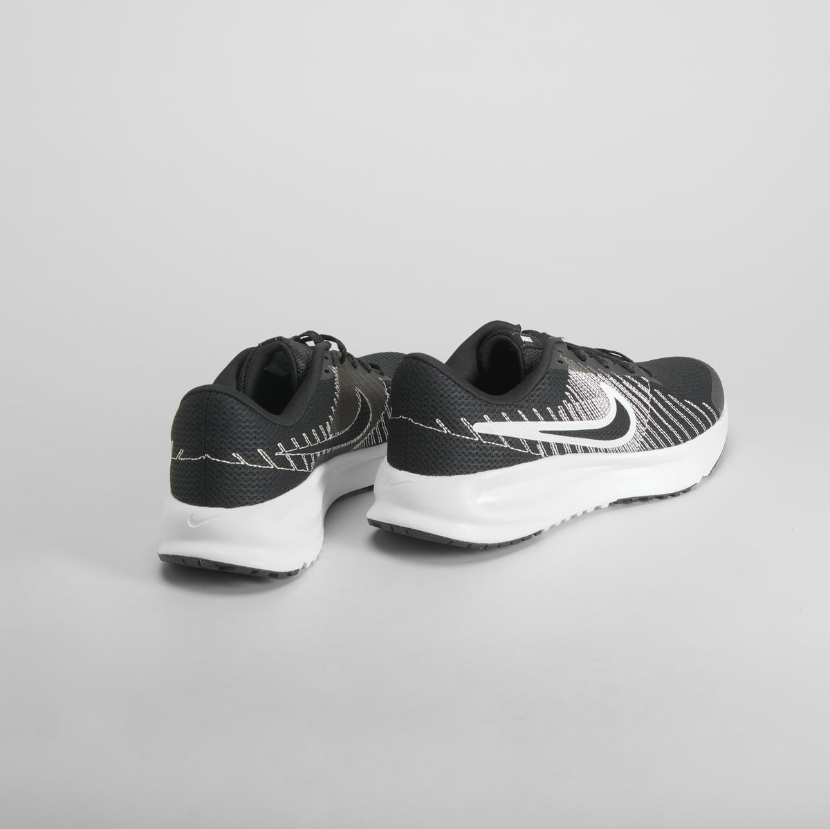 Zapatilla deportiva Run Dely gris NIKE