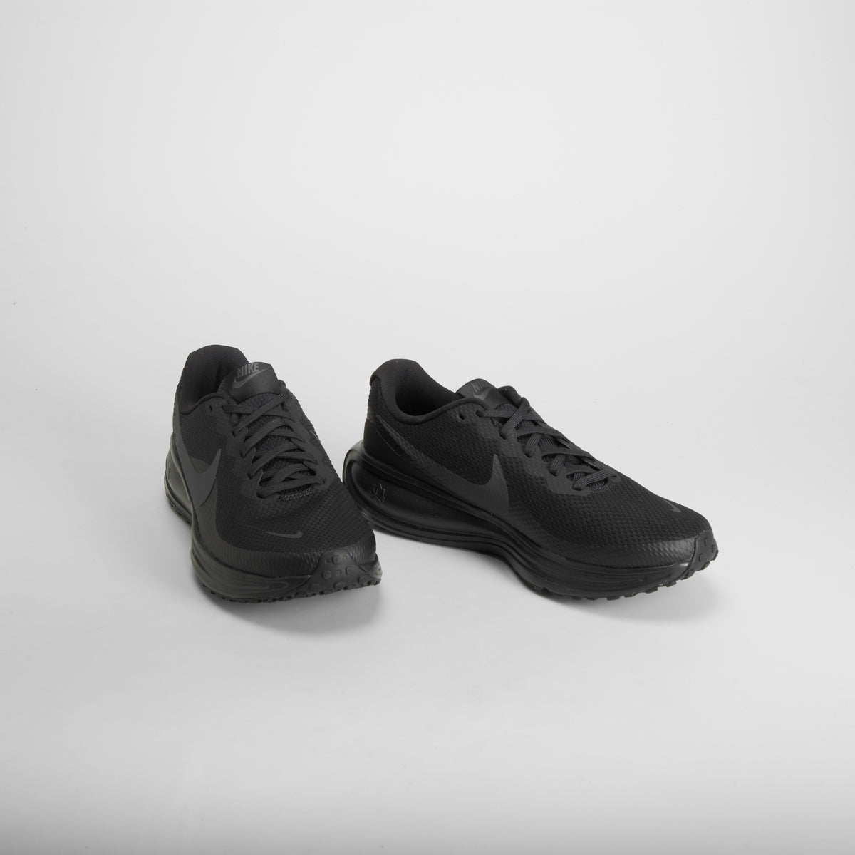 Zapatilla deportiva Revolution 8 total negra NIKE