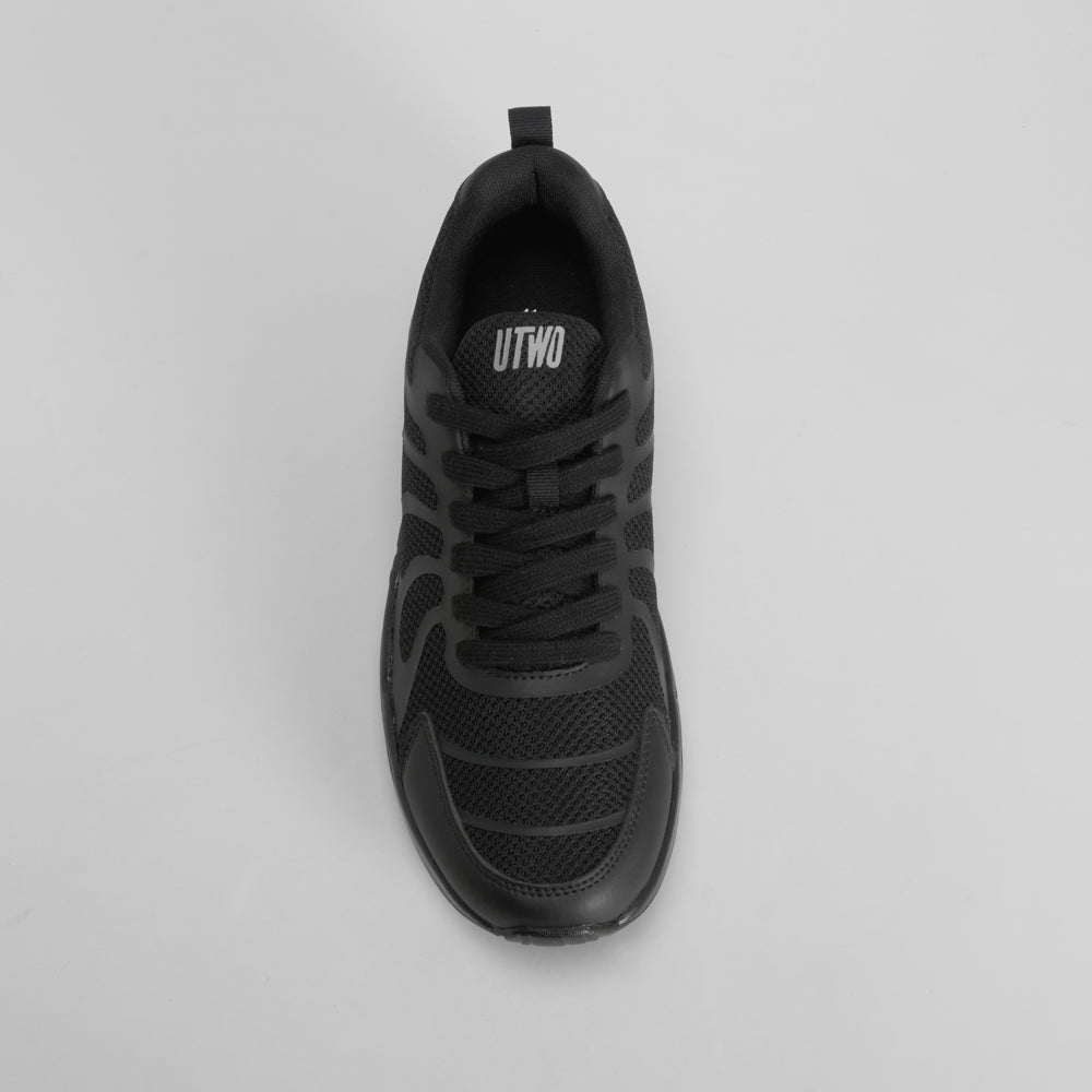 Zapatilla deportiva con cordón negra UTWO