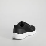 Zapatilla deportiva negra con suela blanca UTWO