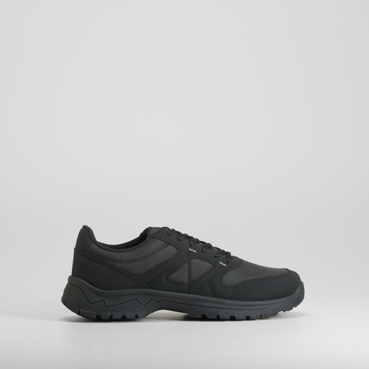 Zapatilla deportiva trekking total negra UTWO