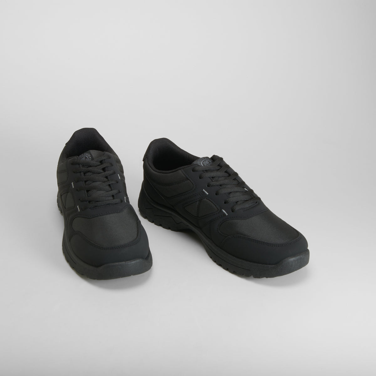Zapatilla deportiva trekking total negra UTWO