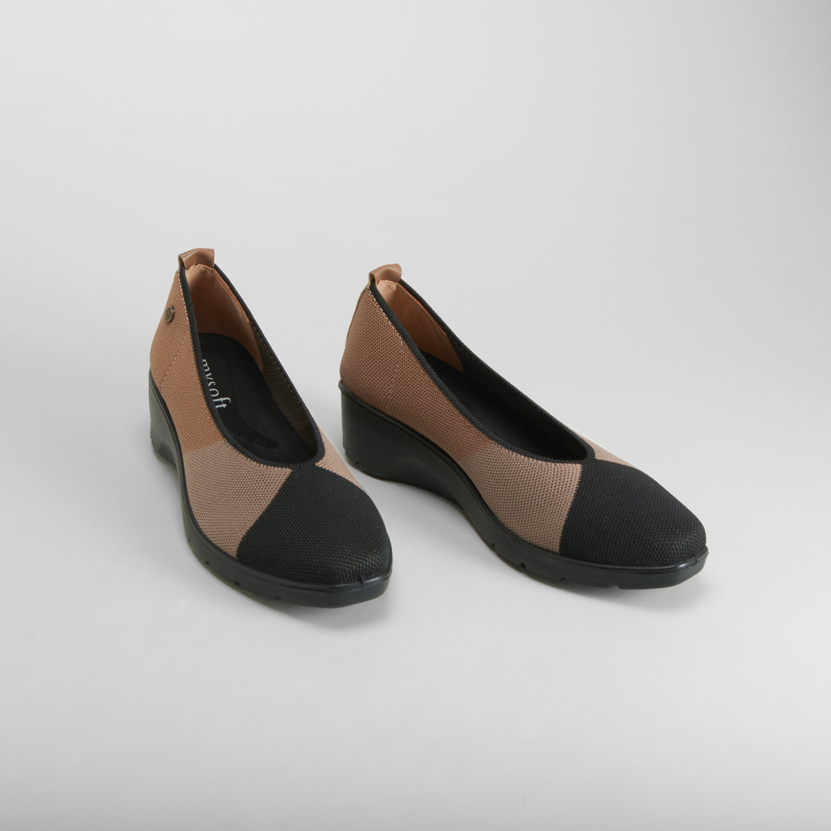 Zapato cuña negro y beige MYSOFT