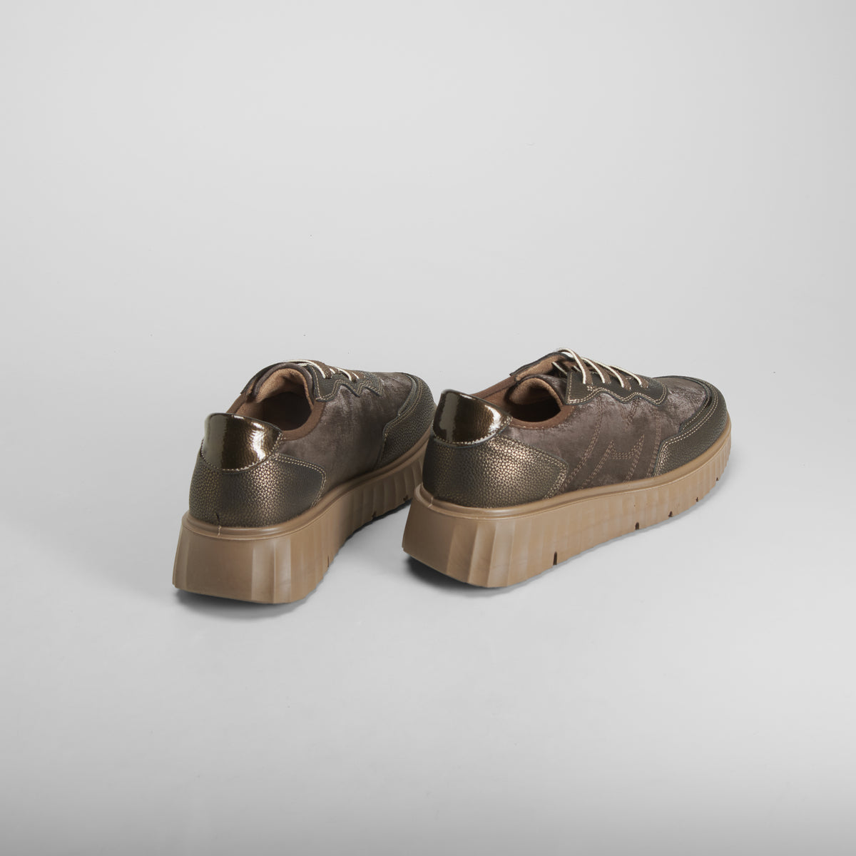 Zapatilla casual elásticos marrón MYSOFT
