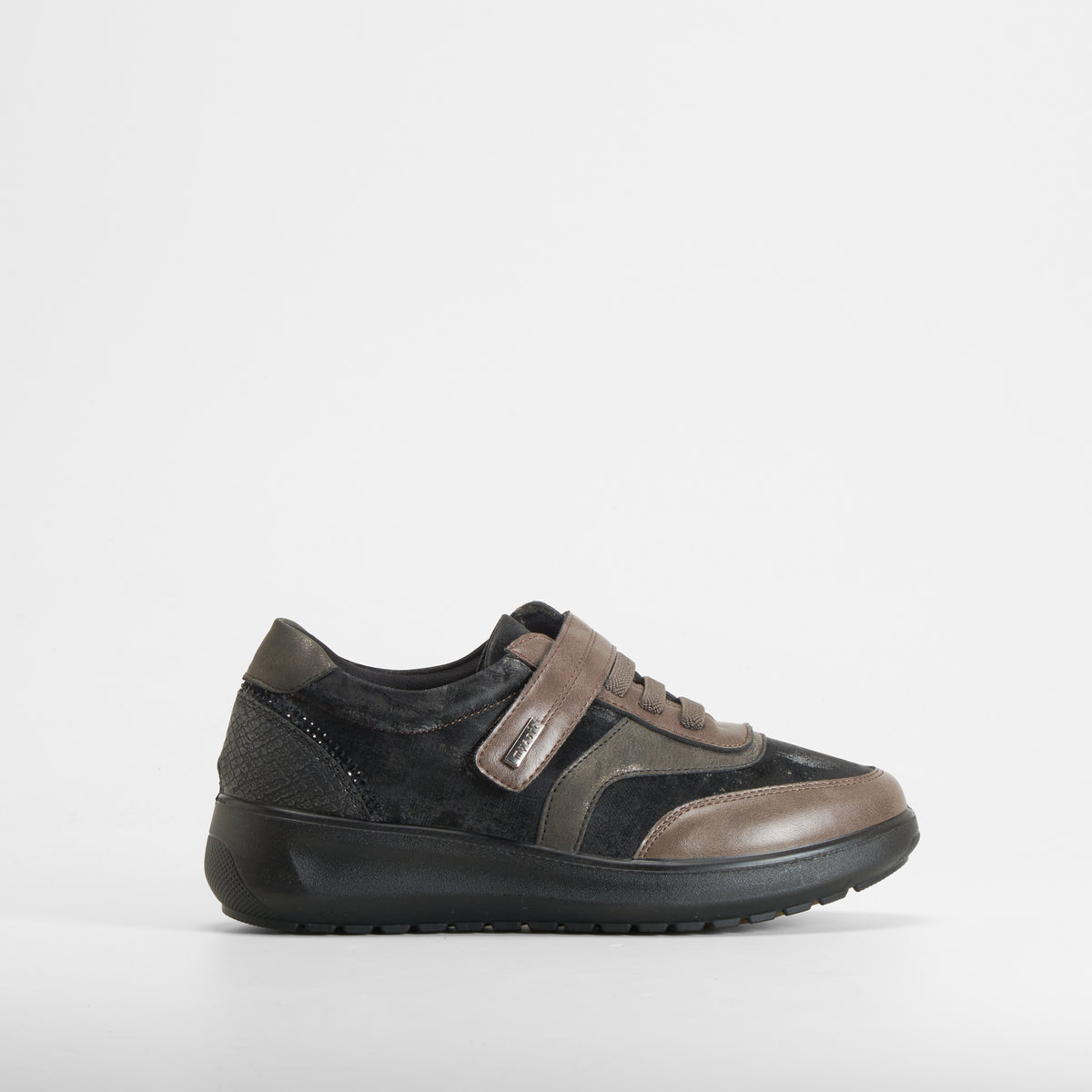 Zapatilla deportiva casual negra MYSOFT