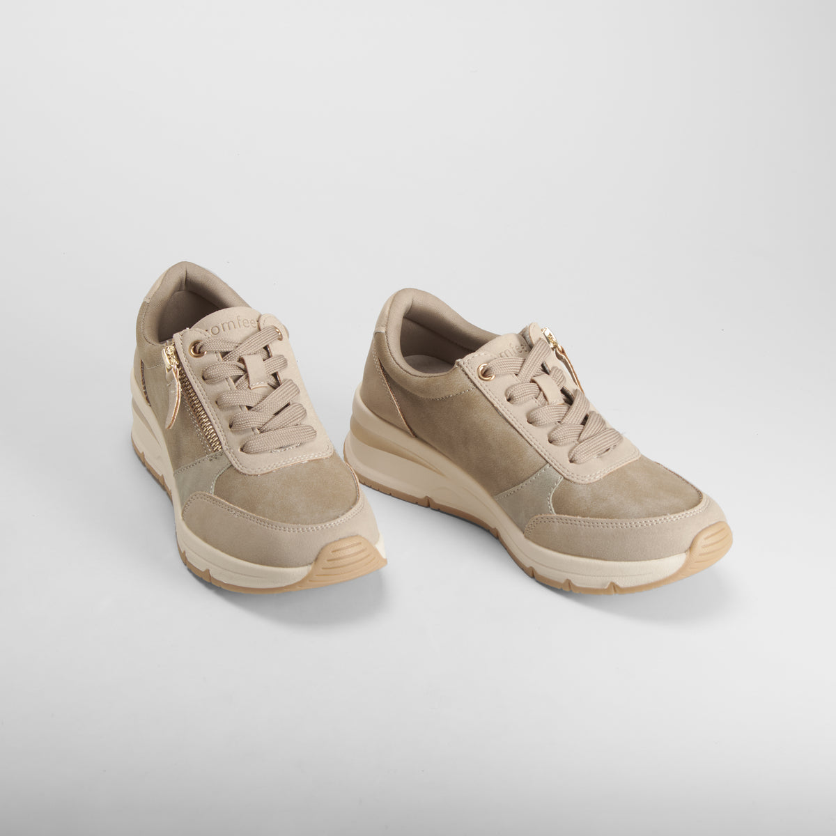 Zapatilla sneaker cuña beige COMFEET