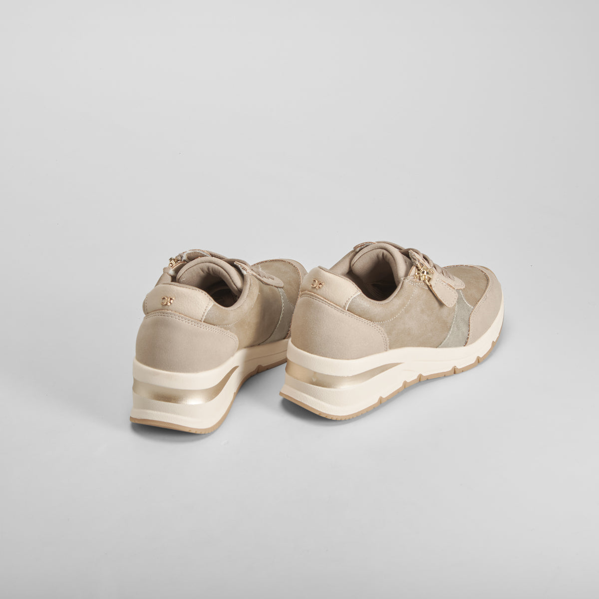 Zapatilla sneaker cuña beige COMFEET
