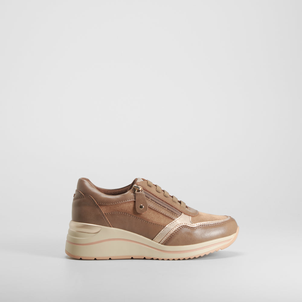 Sneaker cuña elástico beige COMFEET
