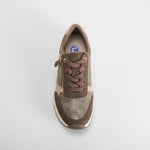 Sneaker cuña cordón marrón COMFEET