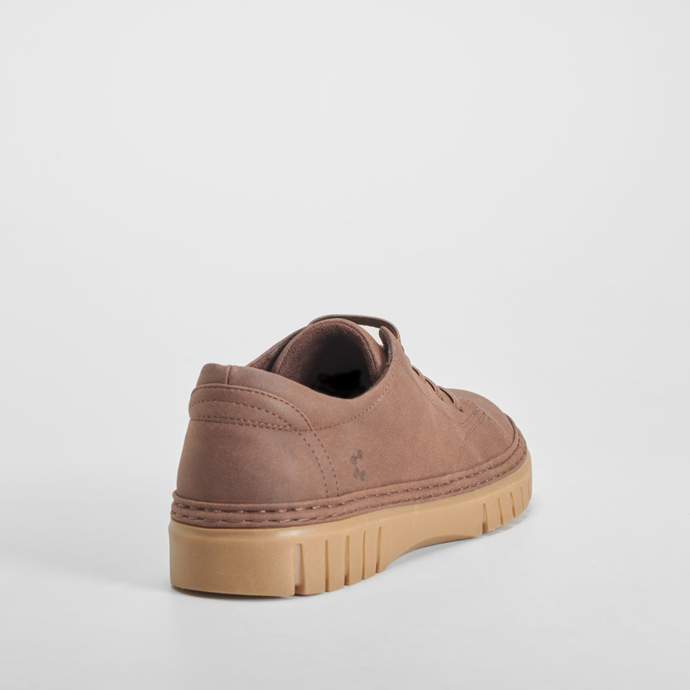 Zapato casual nobuck elásticos marrón COMFEET