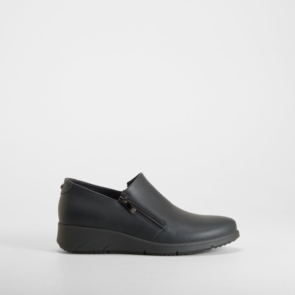 Zapato confort con cremallera negro COMFEET