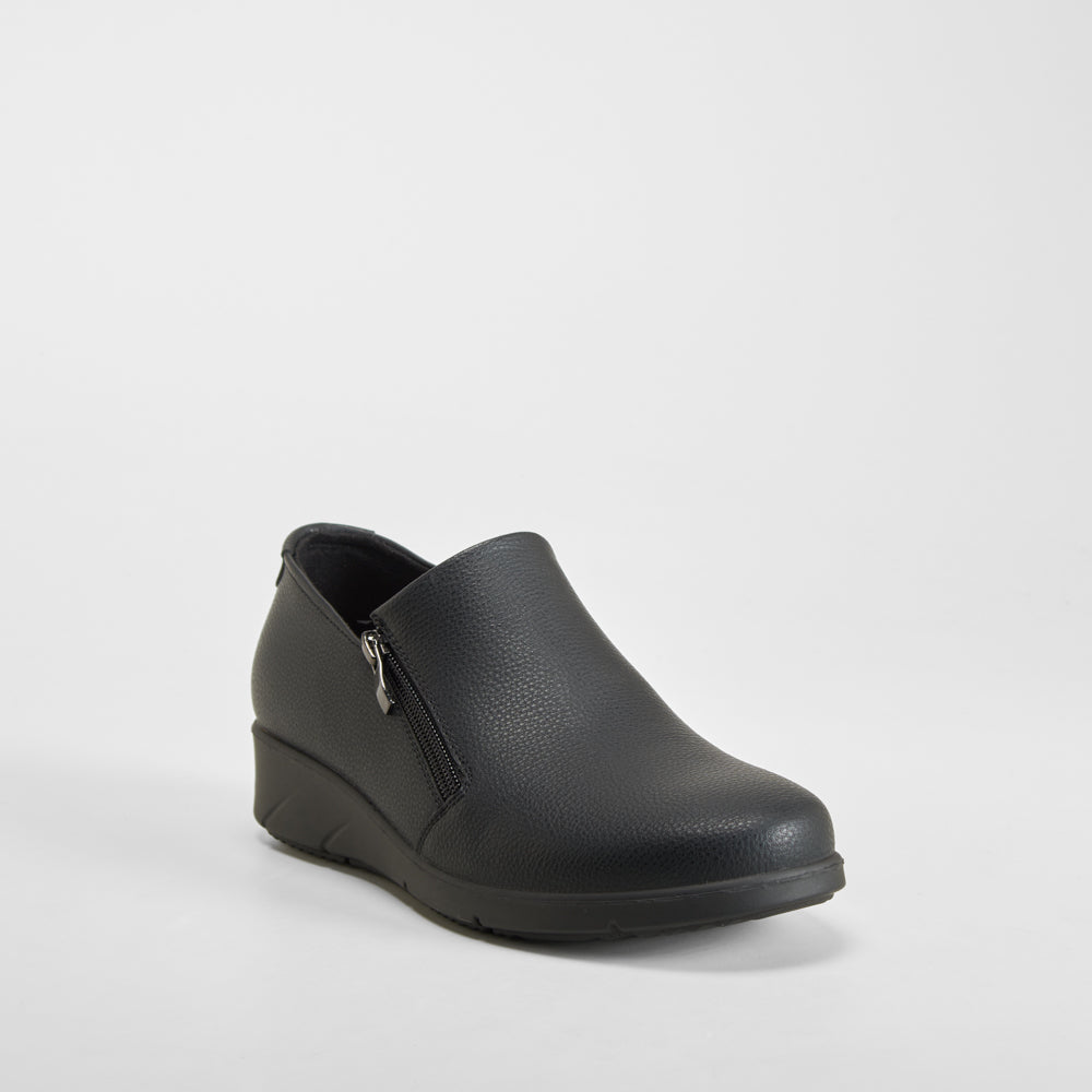 Zapato confort con cremallera negro COMFEET