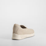 Zapatilla casual slip on beige COMFEET
