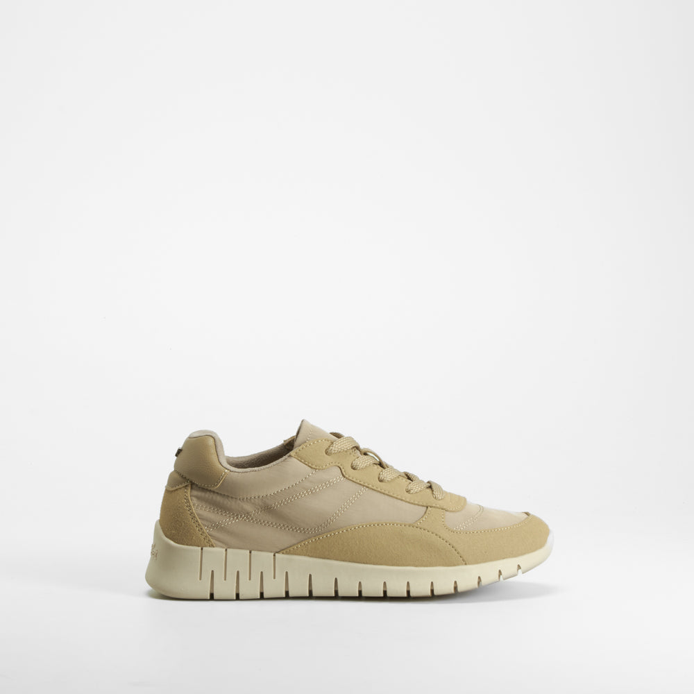 Sneaker Hexaflex cordones beige COMFEET