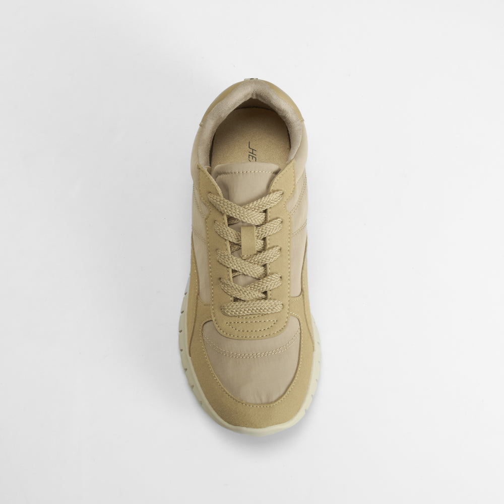 Sneaker Hexaflex cordones beige COMFEET