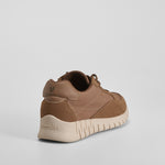 Sneaker Hexaflex cordones marrón COMFEET