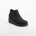 Botín suela gruesa negro COMFEET