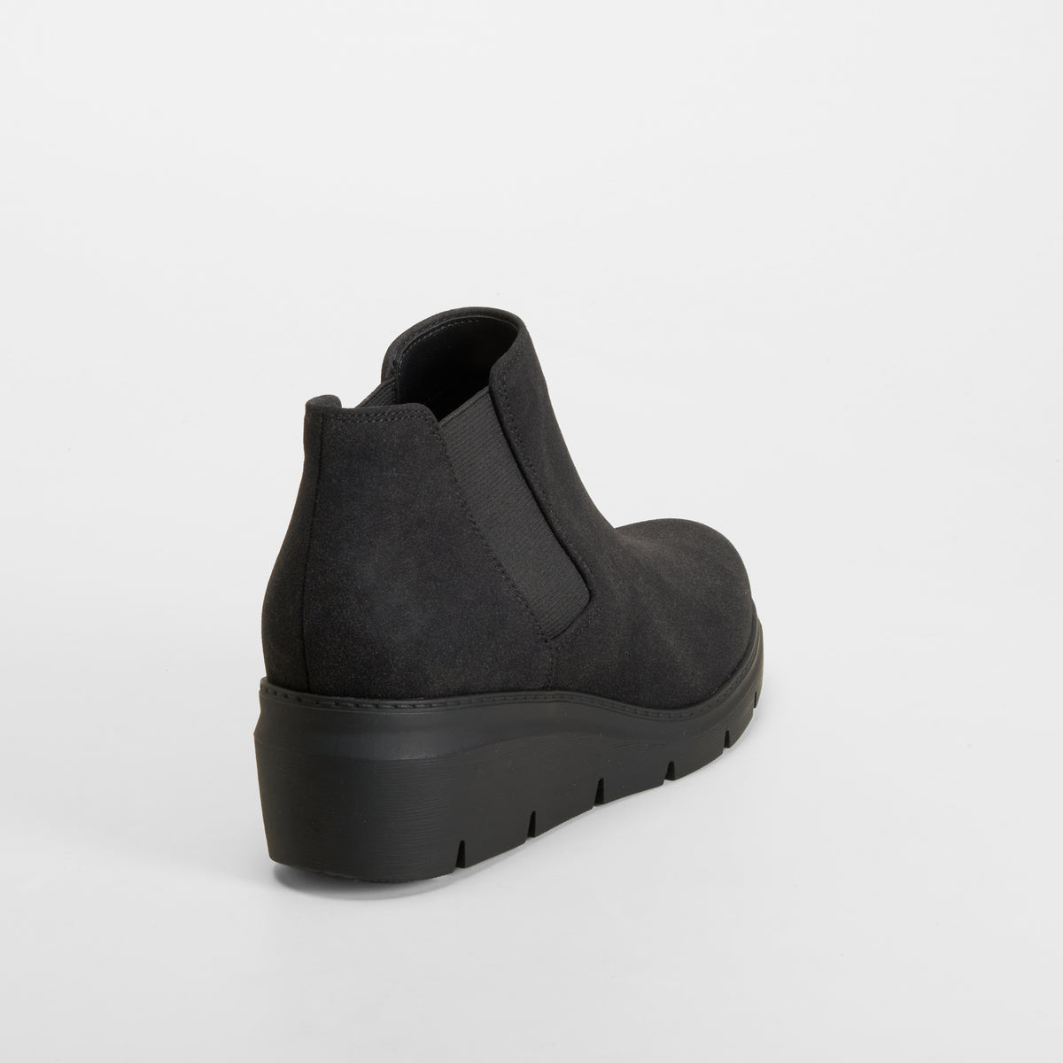 Botín suela gruesa negro COMFEET