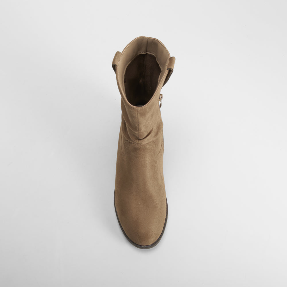Botín tacón medio campero beige COMFEET